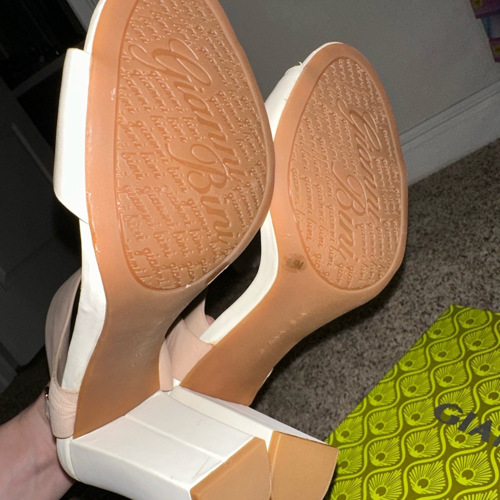 Heels - Picture 2 of 4